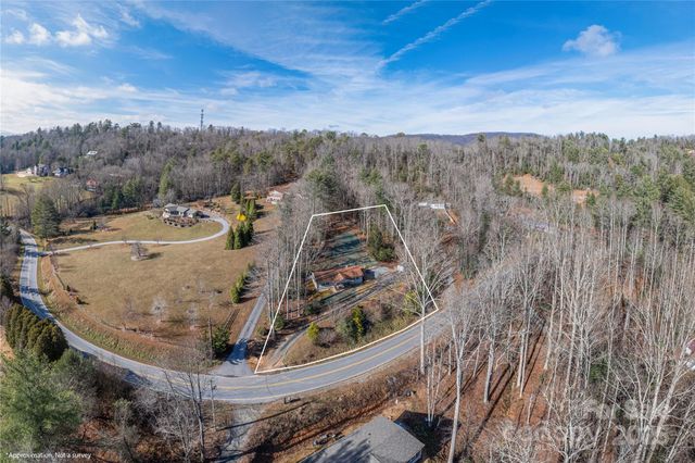 2746 Turnpike Road, Horse Shoe, NC 28742