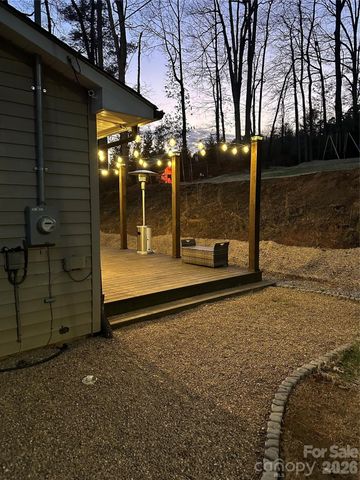 2746 Turnpike Road, Horse Shoe, NC 28742