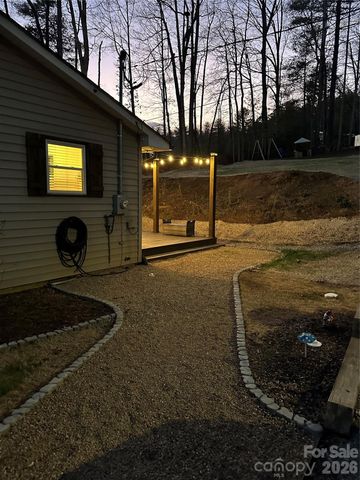 2746 Turnpike Road, Horse Shoe, NC 28742