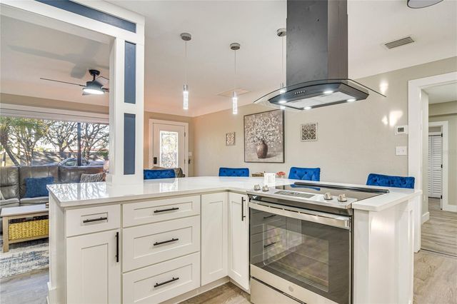 2901 70TH STREET N, St Petersburg, FL 33710