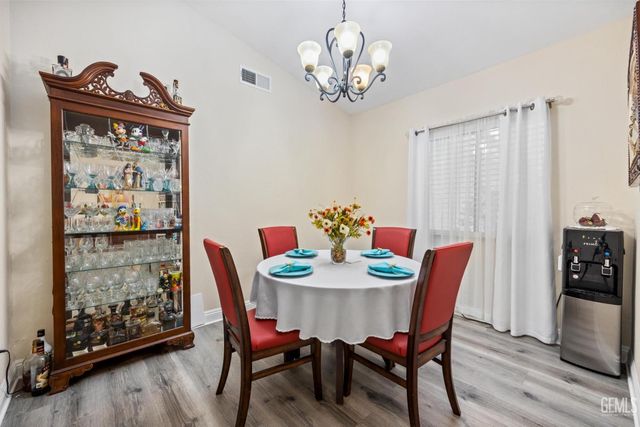 3105 Whisper Oak Way, Bakersfield, CA 93311