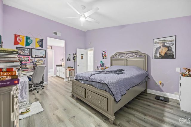 3105 Whisper Oak Way, Bakersfield, CA 93311