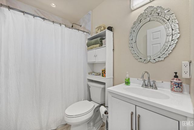 3105 Whisper Oak Way, Bakersfield, CA 93311