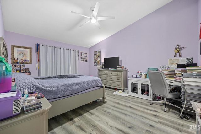 3105 Whisper Oak Way, Bakersfield, CA 93311