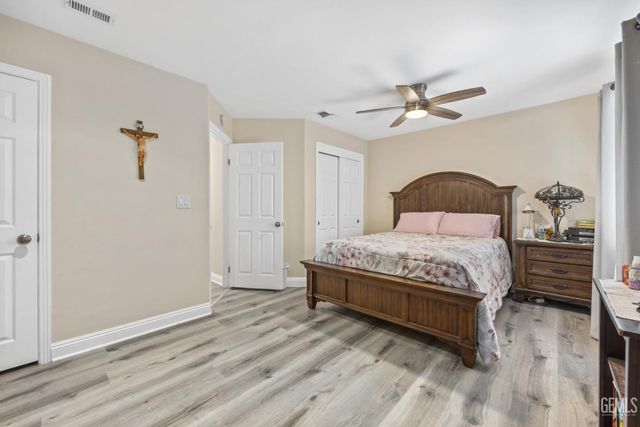 3105 Whisper Oak Way, Bakersfield, CA 93311