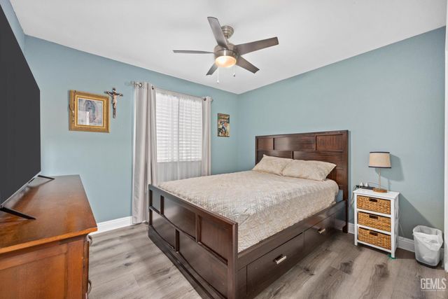 3105 Whisper Oak Way, Bakersfield, CA 93311