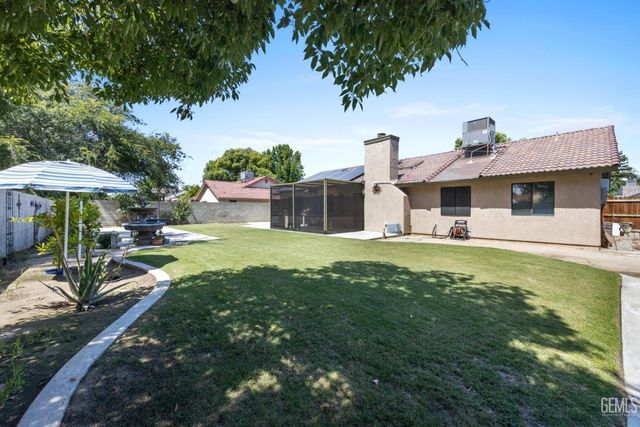 3105 Whisper Oak Way, Bakersfield, CA 93311