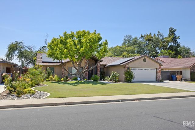 3105 Whisper Oak Way, Bakersfield, CA 93311