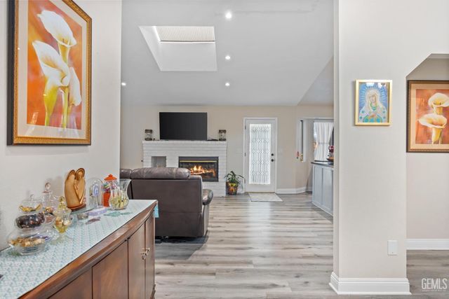 3105 Whisper Oak Way, Bakersfield, CA 93311