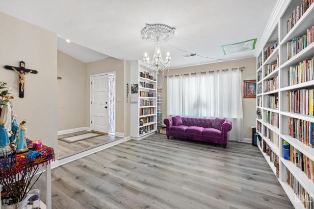 3105 Whisper Oak Way, Bakersfield, CA 93311