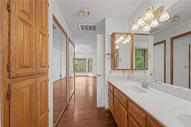 72 McKenzie Drive, Bella Vista, AR 72715