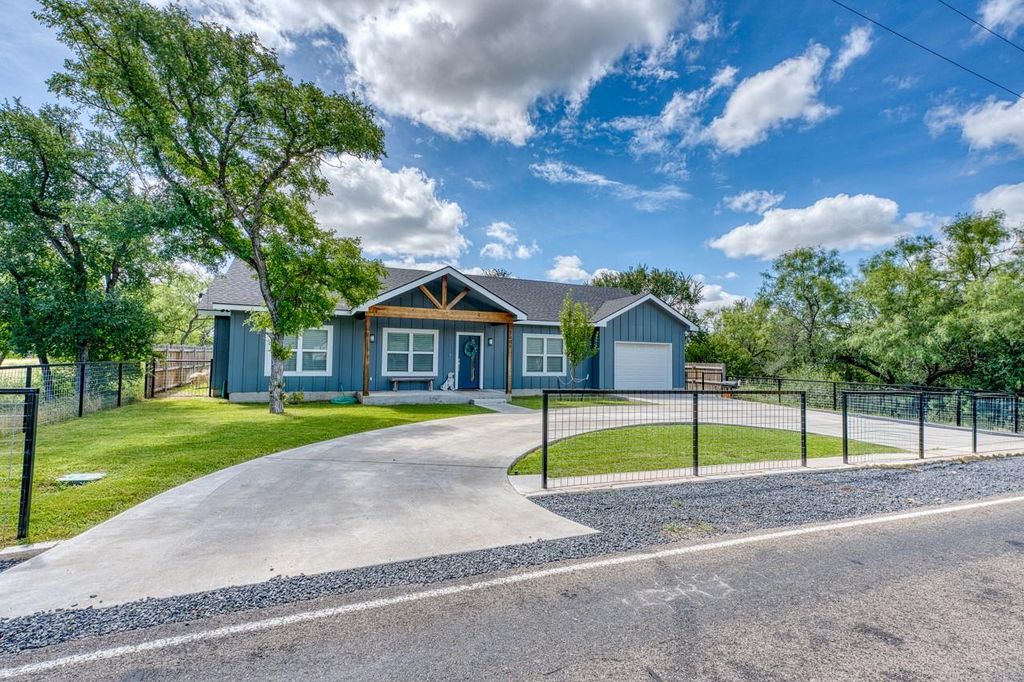 1306 Prairie Creek DR, Marble Falls, TX 78654