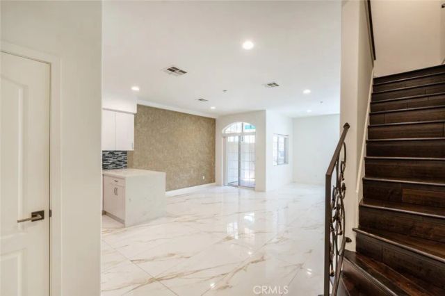 1201 Viola Avenue 103, Glendale, CA 91202