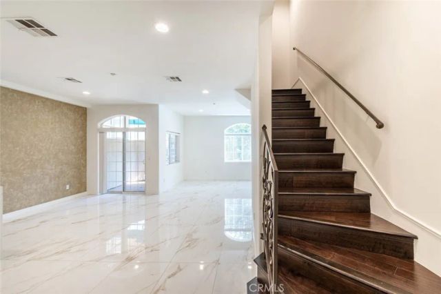 1201 Viola Avenue 103, Glendale, CA 91202