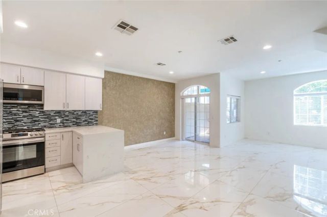 1201 Viola Avenue 103, Glendale, CA 91202