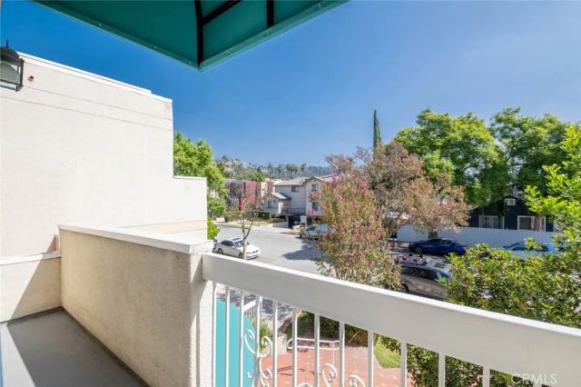 1201 Viola Avenue 103, Glendale, CA 91202