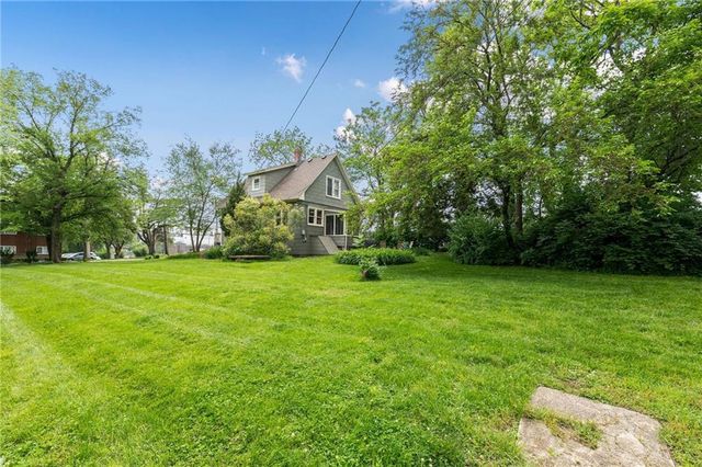 6904 W 79th Street, Overland Park, KS 66204