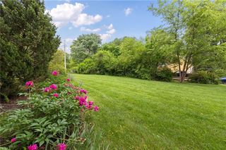 6904 W 79th Street, Overland Park, KS 66204