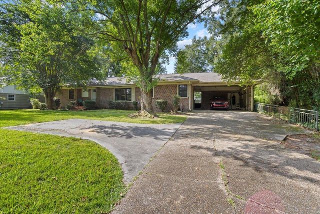 2002 Adeline St., Hattiesburg, MS 39401