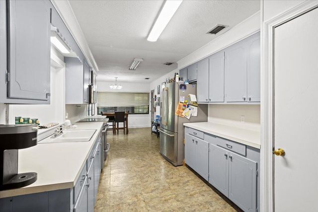 2002 Adeline St., Hattiesburg, MS 39401