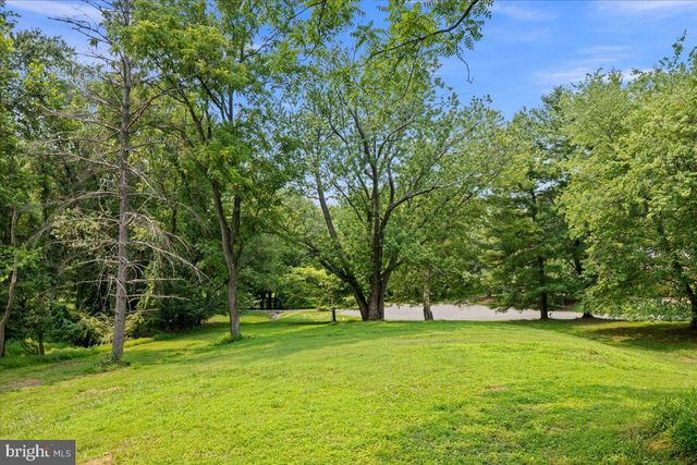 353 GALLOP WOOD PL, Great Falls, VA 22066