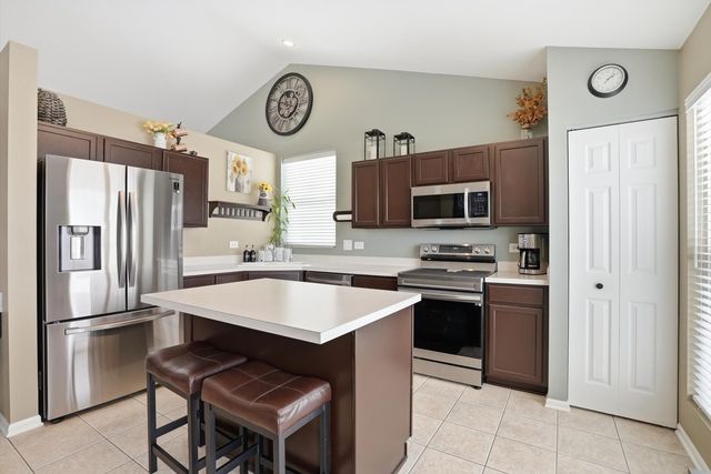 1600 Prairieview Boulevard, Bolingbrook, IL 60490