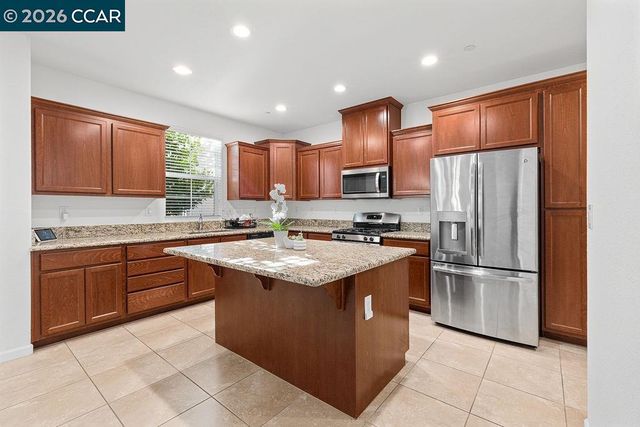 7832 Acorri Walk, Sacramento, CA 95823