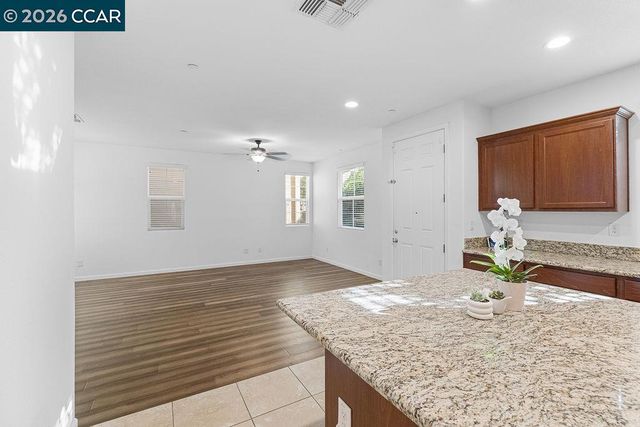 7832 Acorri Walk, Sacramento, CA 95823