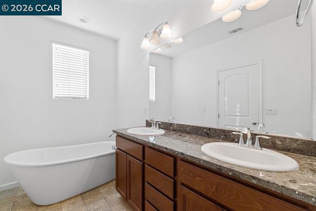 7832 Acorri Walk, Sacramento, CA 95823