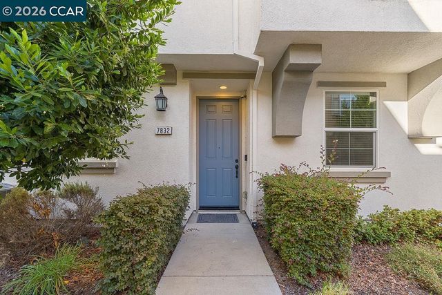 7832 Acorri Walk, Sacramento, CA 95823