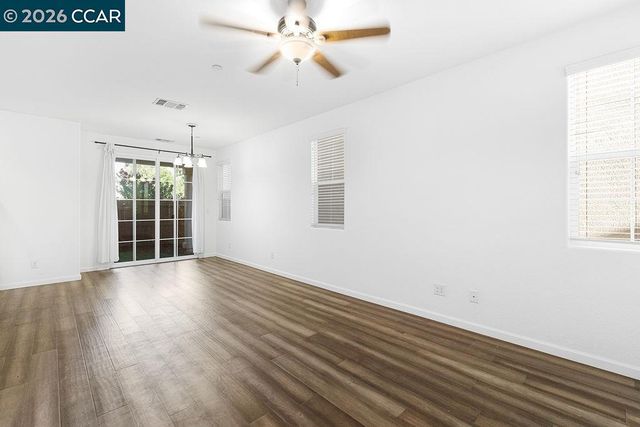 7832 Acorri Walk, Sacramento, CA 95823