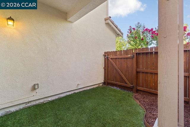 7832 Acorri Walk, Sacramento, CA 95823