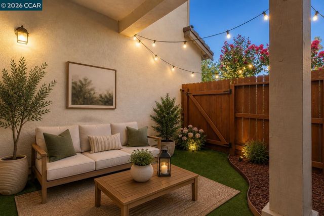 7832 Acorri Walk, Sacramento, CA 95823