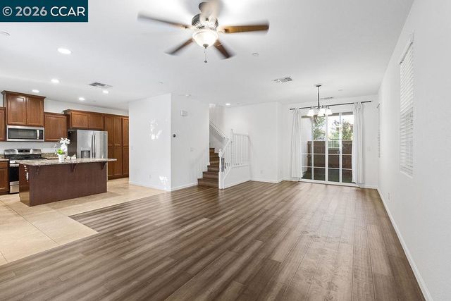 7832 Acorri Walk, Sacramento, CA 95823
