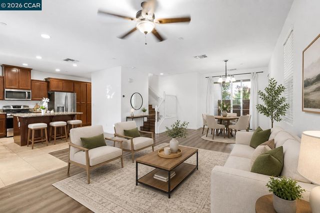 7832 Acorri Walk, Sacramento, CA 95823