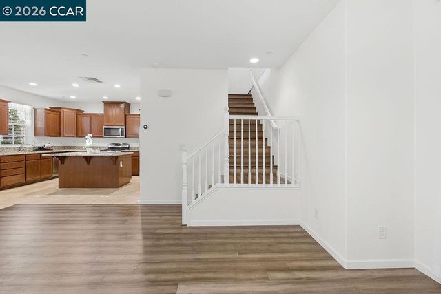 7832 Acorri Walk, Sacramento, CA 95823