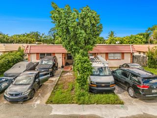 7391 NW 76th St, Tamarac, FL 33321