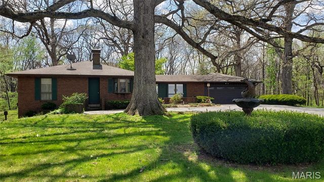 17466 Lageman Lane, Brighton, IL 62012