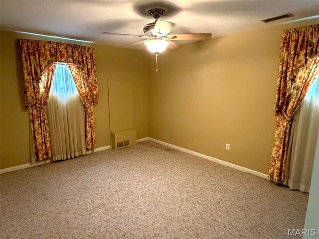 17466 Lageman Lane, Brighton, IL 62012