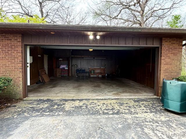 17466 Lageman Lane, Brighton, IL 62012