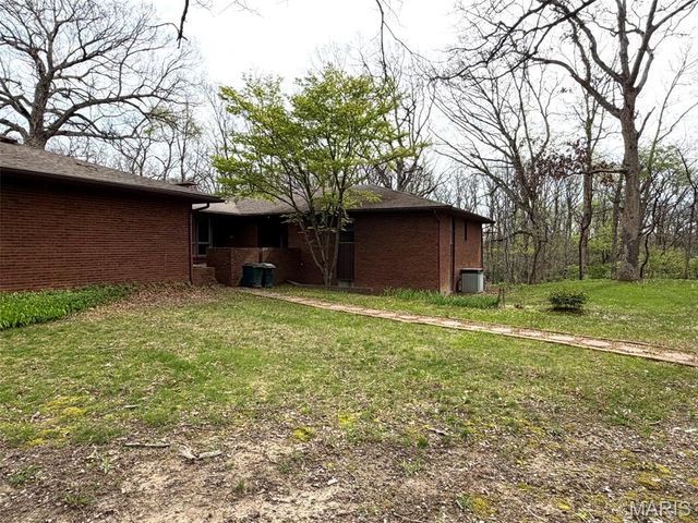 17466 Lageman Lane, Brighton, IL 62012