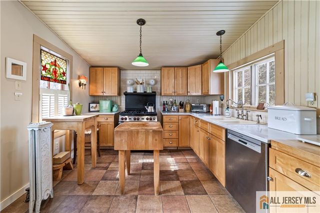 92 Halsey Reed Road, Cranbury, NJ 08512