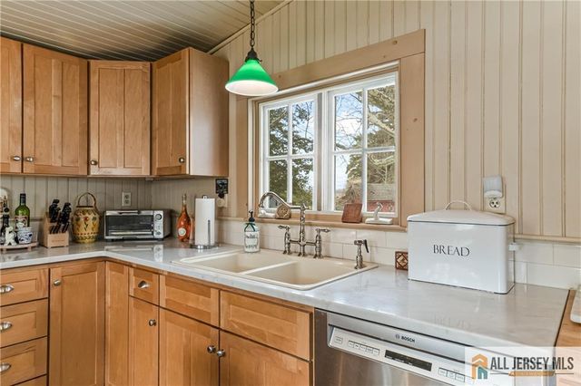 92 Halsey Reed Road, Cranbury, NJ 08512