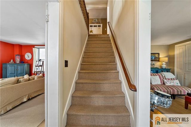 92 Halsey Reed Road, Cranbury, NJ 08512