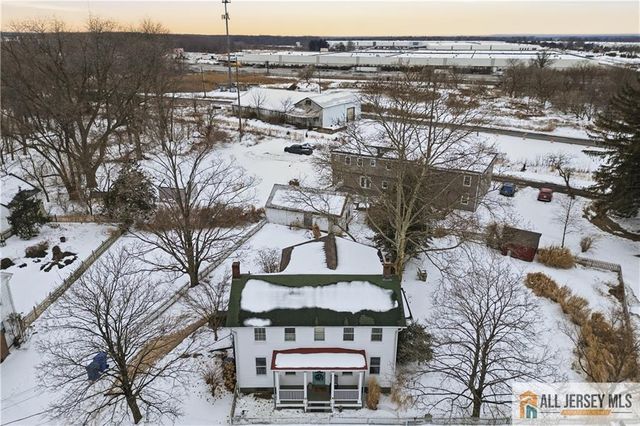 92 Halsey Reed Road, Cranbury, NJ 08512