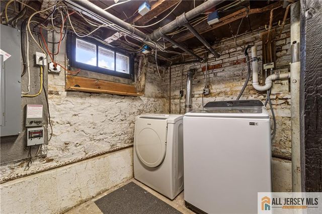 92 Halsey Reed Road, Cranbury, NJ 08512