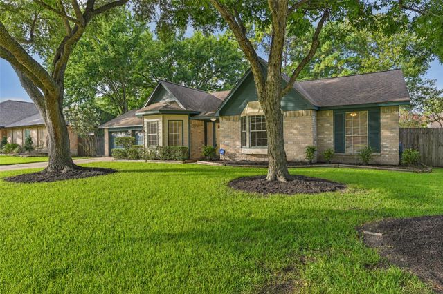 1504 Windsor Drive, Friendswood, TX 77546