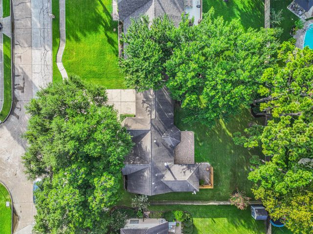 1504 Windsor Drive, Friendswood, TX 77546