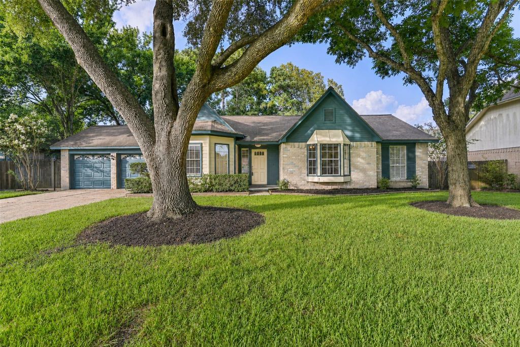 1504 Windsor Drive, Friendswood, TX 77546