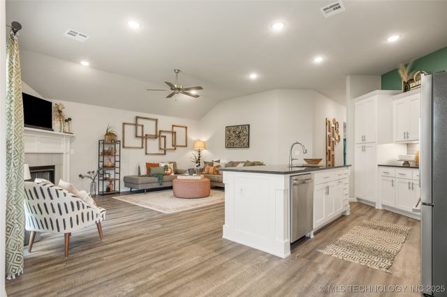 4904 E Galveston Place S, Broken Arrow, OK 74014